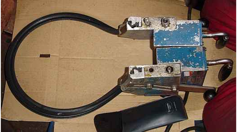 A close-up of a metal piece
Description automatically generated